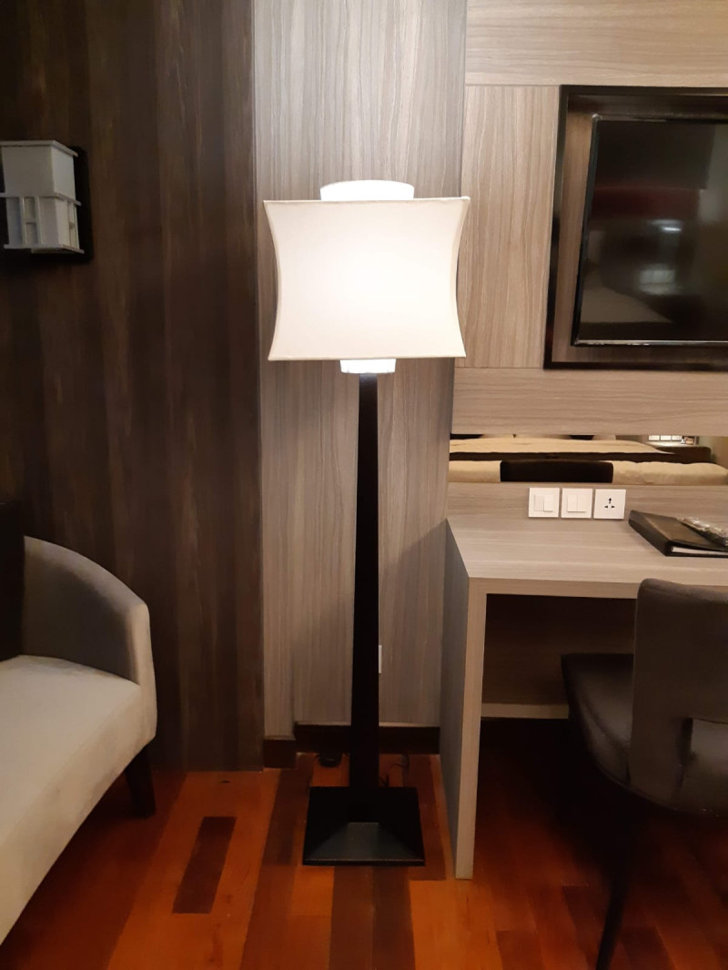 Standing Lamp 02