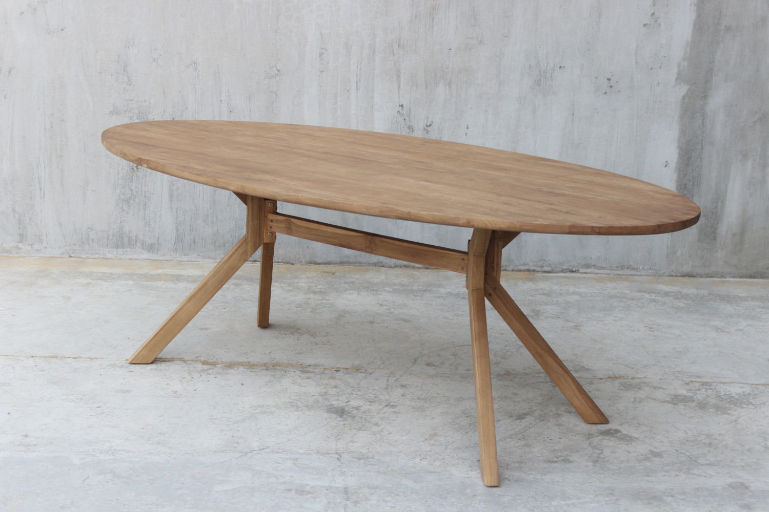 BRUX OVAL DINING TABLE